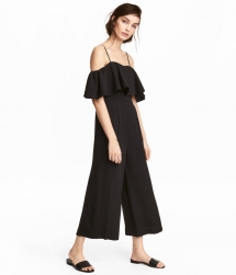 Make the most of your closet by getting these 10 essential summer wardrobe pieces. Number 8 is breathtaking and so unexpected! Make the most of your closet by getting these 10 essential summer wardrobe pieces. Number 8 is breathtaking and so unexpected!