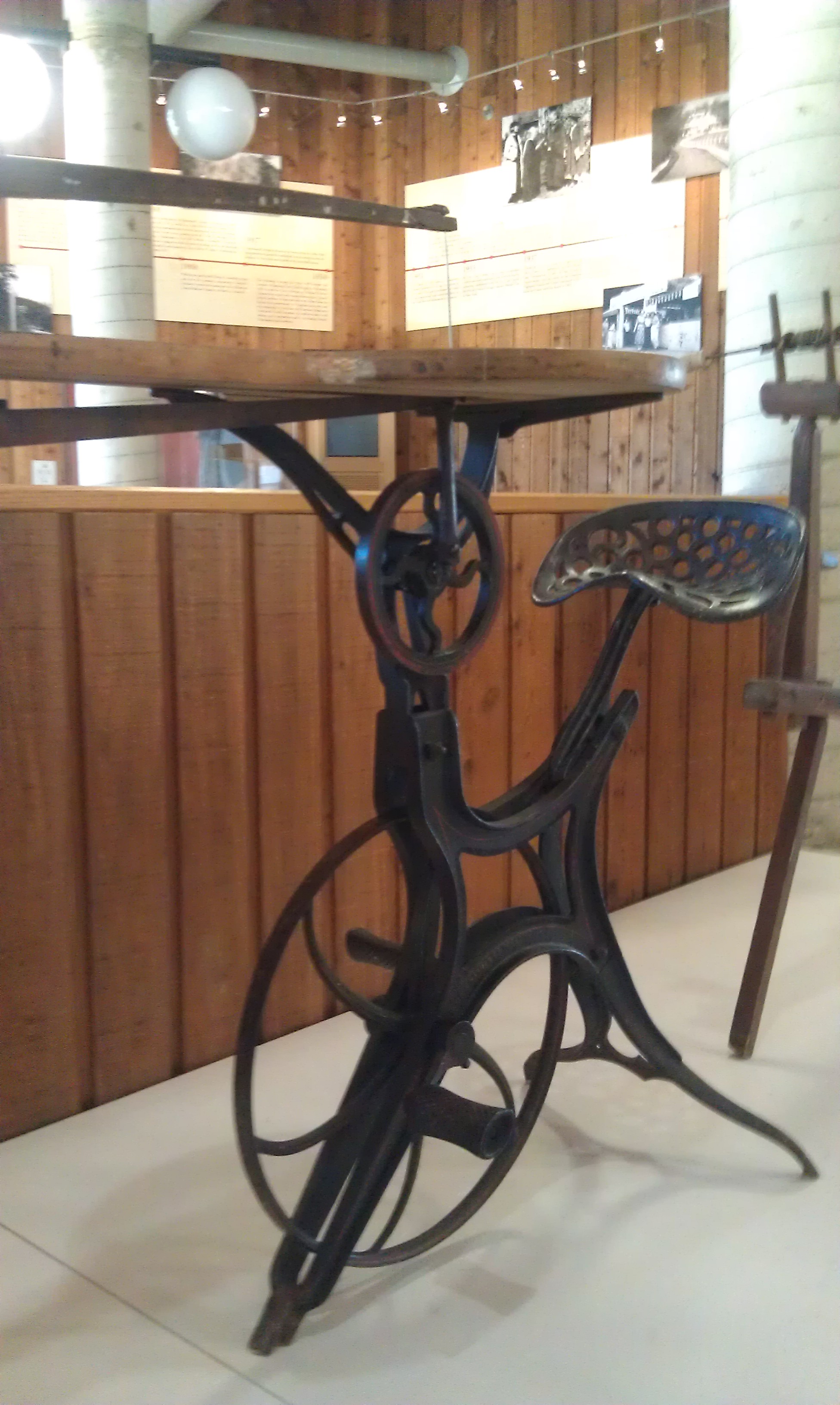 Pedalpowered scroll saw / Boing Boing