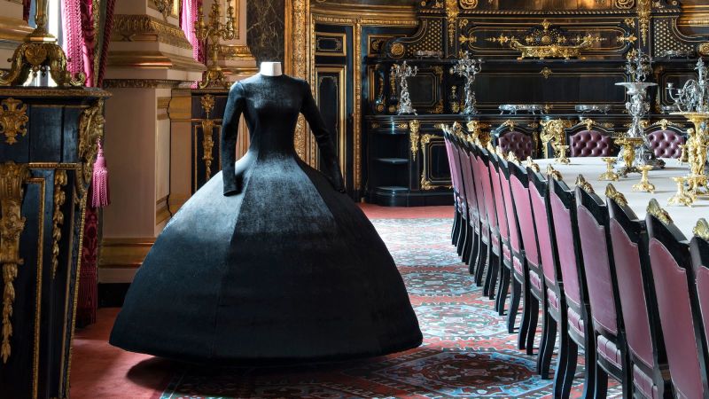 https://media.cnn.com/api/v1/images/stellar/prod/louvre.jpg?q=w_2000,c_fill