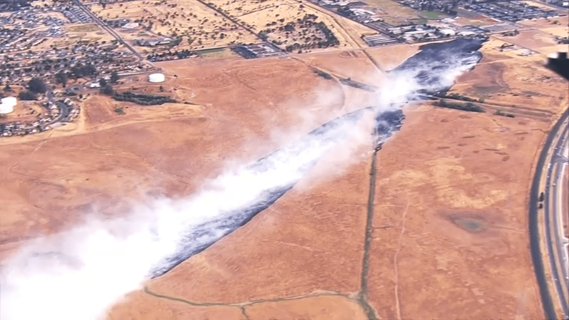 3-Alarm Grass Fire Burning in Fairfield - Vimarsana News