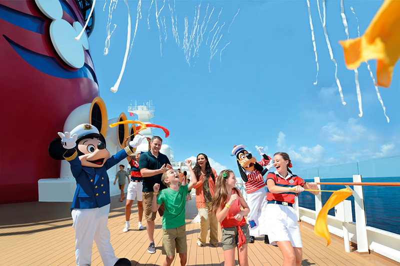 Detienen a 28 trabajadores de Cruceros Disney por pornografía infantil