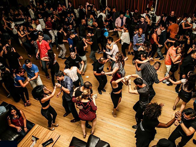 Salsa music and dance around the world (new york, los angeles, cuba, colombia, west africa) 2. Best spots for salsa dancing and lessons in and around LA