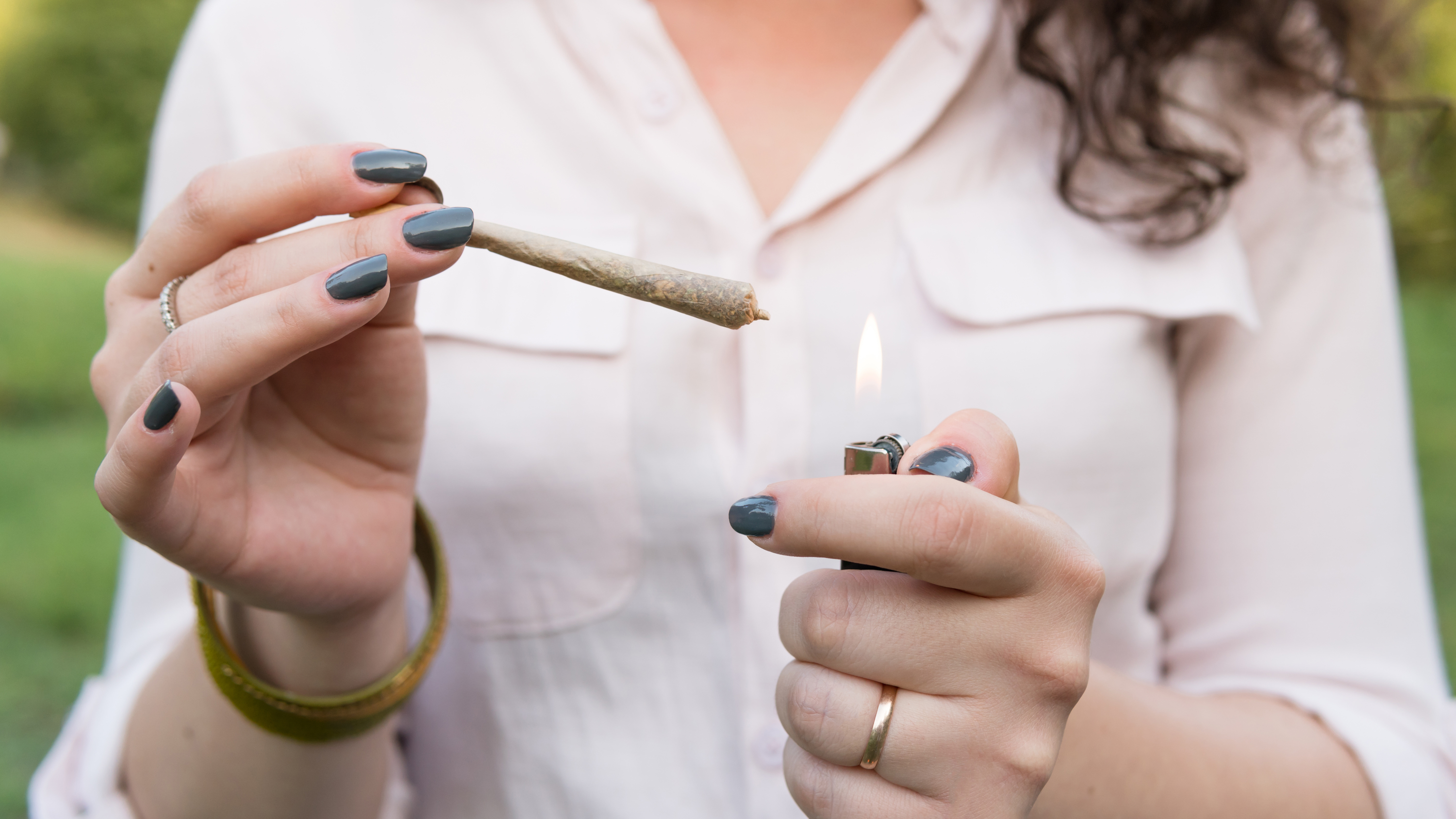 However, there is a difference between sticky pot and wet pot. Everything You Need To Know About Recreational Weed In Chicago