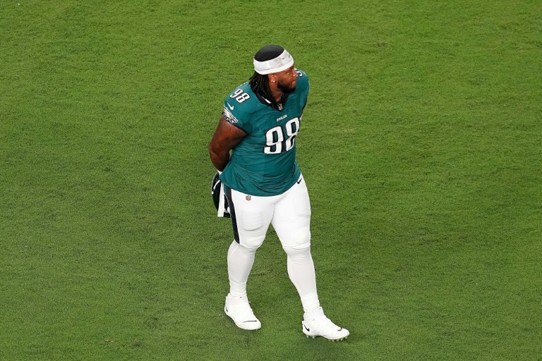 Eagles' Carter tossed from NFL opener for spitting on Cowboys' Prescott