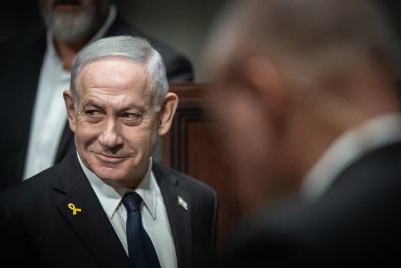 Netanyahu knows gov’t survival hinges on Gaza invasion, IDF source says