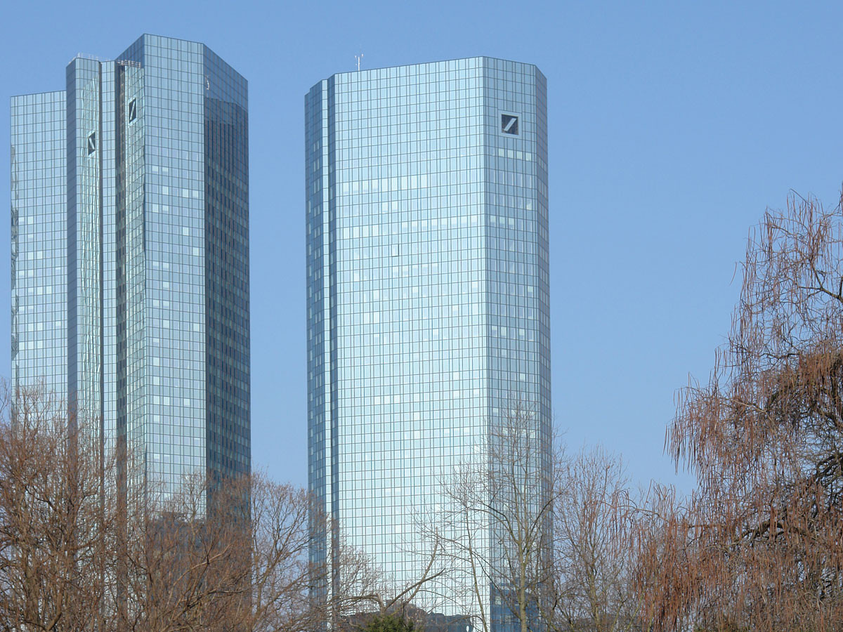 Deutsche bank analyseert relevante trends op financiële markten, economie en samenleving en signaleert risico's en kansen. Deutsche Bank Towers