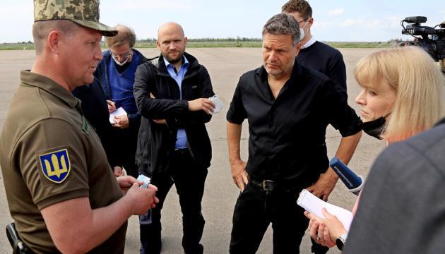 We would like to show you a description here but the site won’t allow us. Bundestag Delegation Visits Jfo Area In Eastern Ukraine Menafn Com