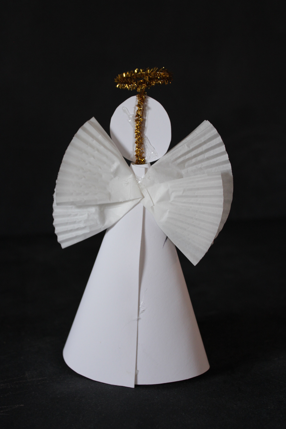 Craft kits are individually packaged, so there's no need to sort through supplies. Easy Paper Angel Craft Mer Mag