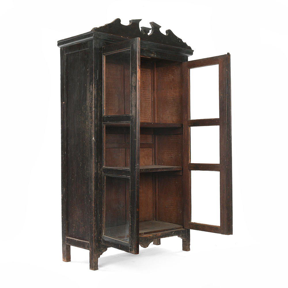 Look out for your first. Vitrine noire en bois | Mes Découvertes - Julien Cohen