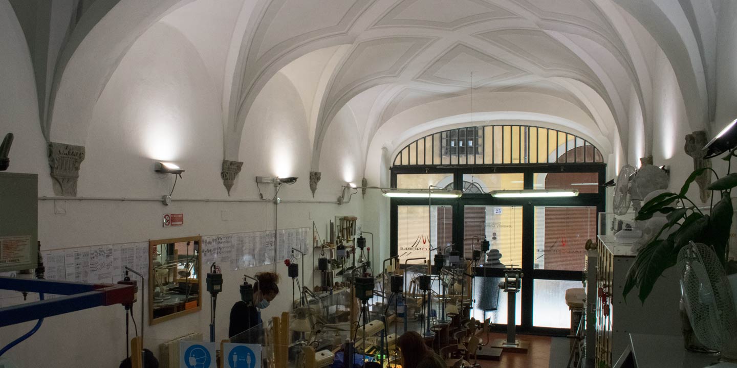 Workshop equipment, apa itu workshop equipment? The Workshops And Equipment Of The Metallo Nobile Jewellery Making School