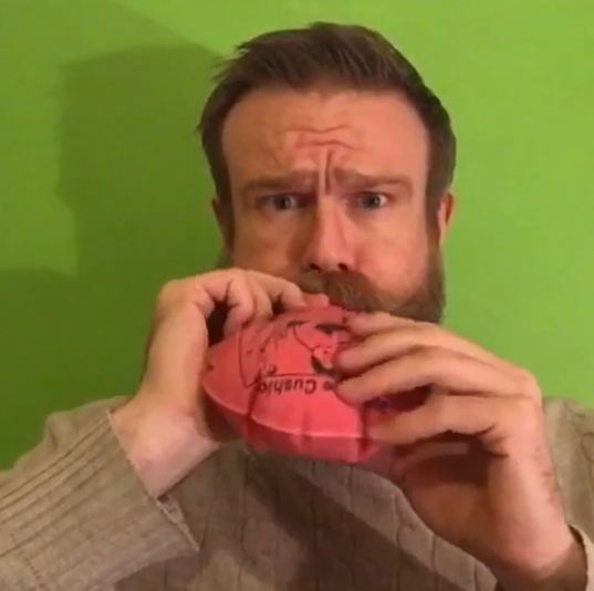 how to make a whoopee cushion at home