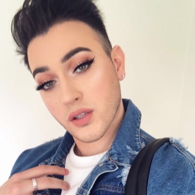 Gay makeupartist Manny Gutierrez takes down conservative blogger Matt