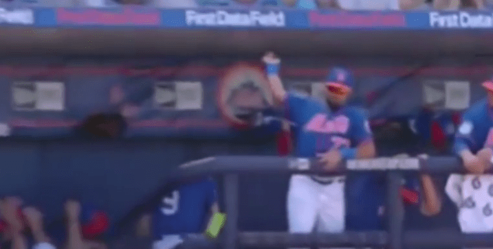 New York Mets' Luis Guillorme casually catches baseball bat video