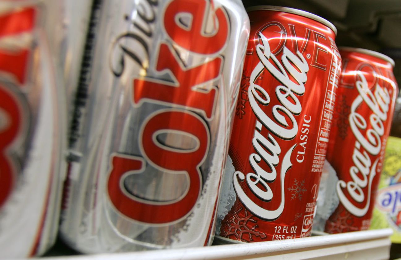 What are the ingredients of CocaCola? (And does it really contain