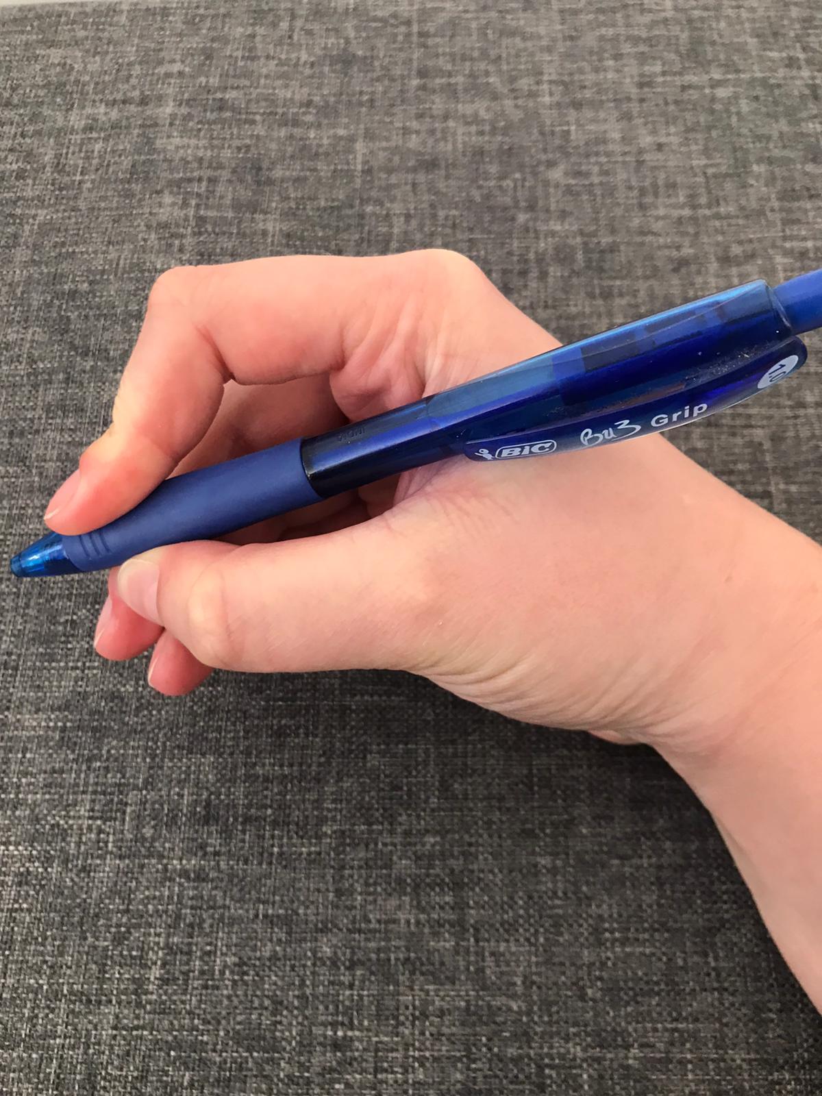 Dynamic tripod pen grip