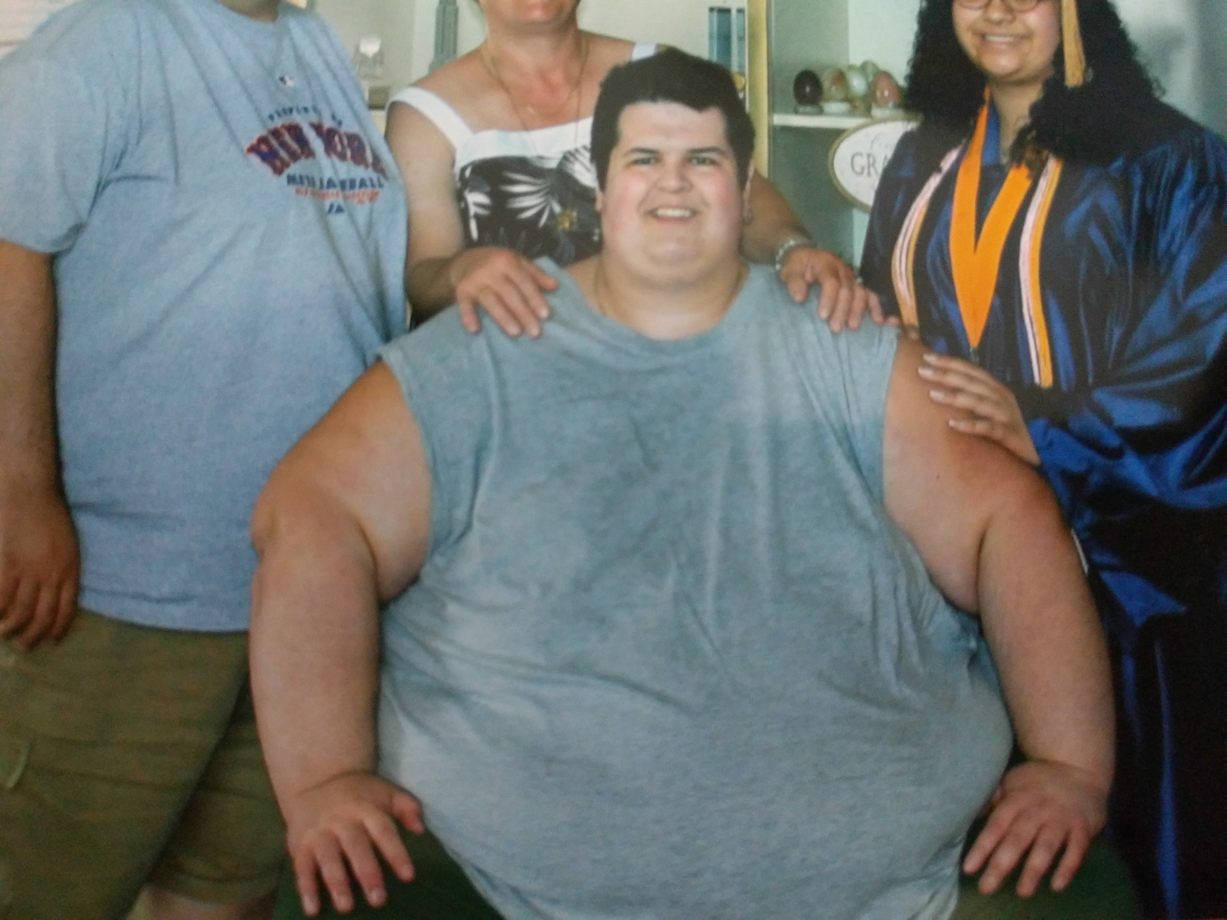 Obese 700lb man ditches 10,000 calorie binge eating diet to shed almost