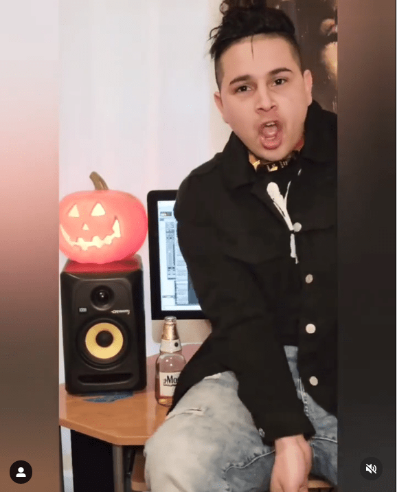 dan sur, a rapper has gone viral since he revealed photos and videos showing his hair. 7a4kmzawyxiw1m