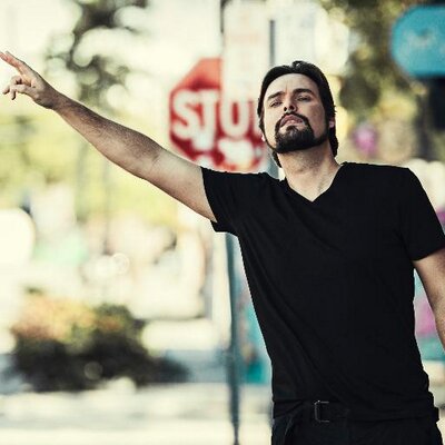 Multifacético desde pequeño, su vida se maneja como actor, periodista. El Venezolano George Harris Es Considerado El Mejor Storyteller De Latinoamerica Miami Diario