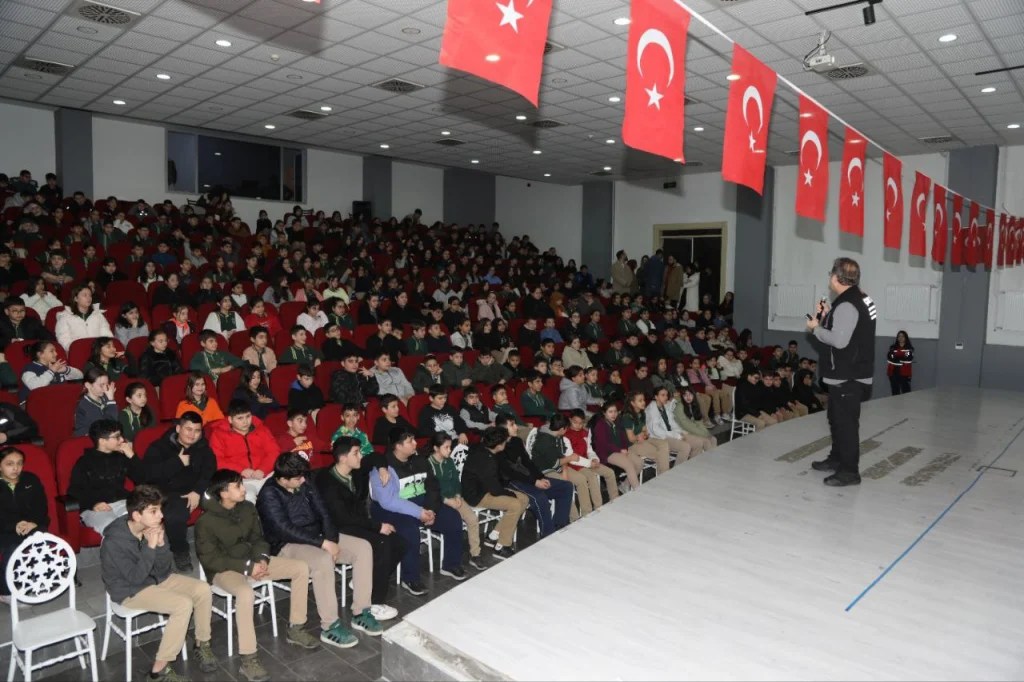 Çayırova'da Afet Farkındalık Eğitimleri Devam Ediyor!