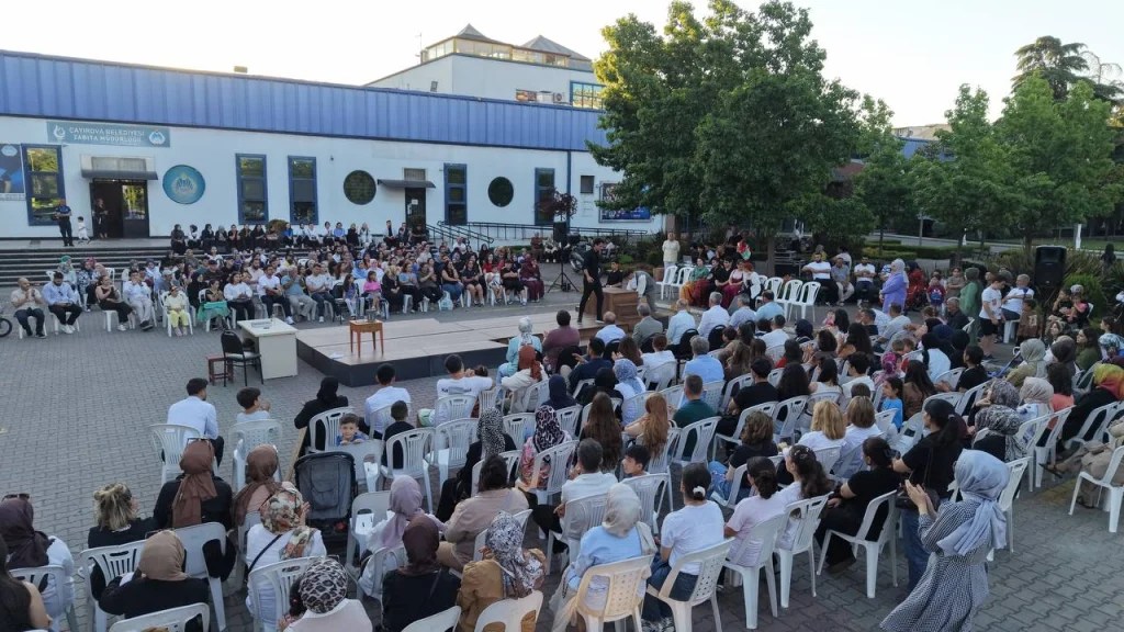 Açık havada tiyatro resitali sundular! - 3. görsel