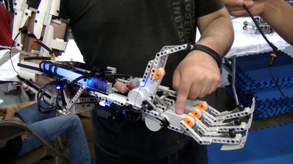 Mindstorms Mark VI bras gyborg