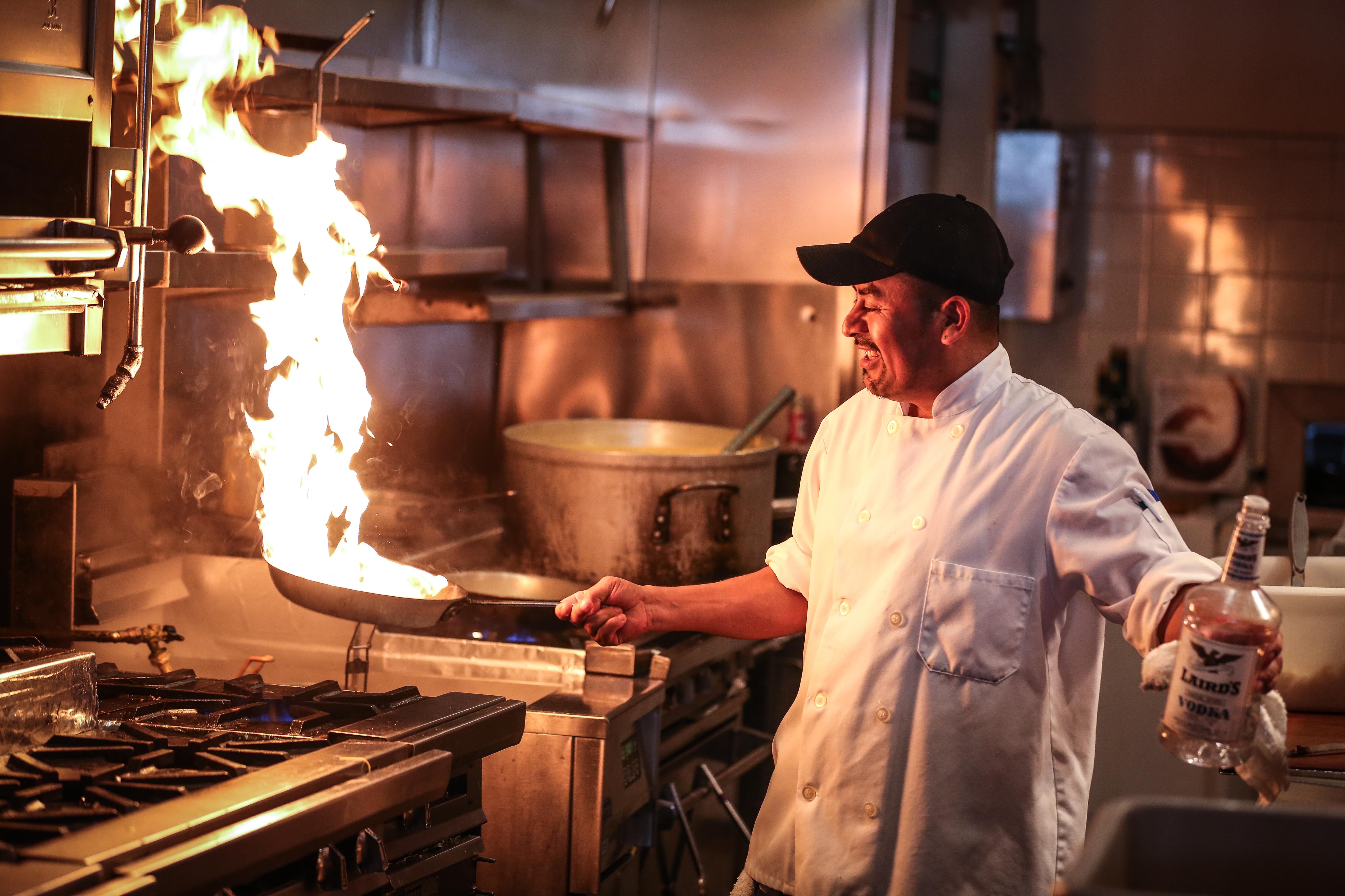 Anwar frick ✓ letzte änderung: Flambe Why Do Chefs Set Fire To Stuff By Rosie Alderson Phd Science Souffle Medium