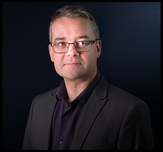 Interview Olivier Paquet : Les Machines fantômes | by Nicolas Winter |  Juste un mot