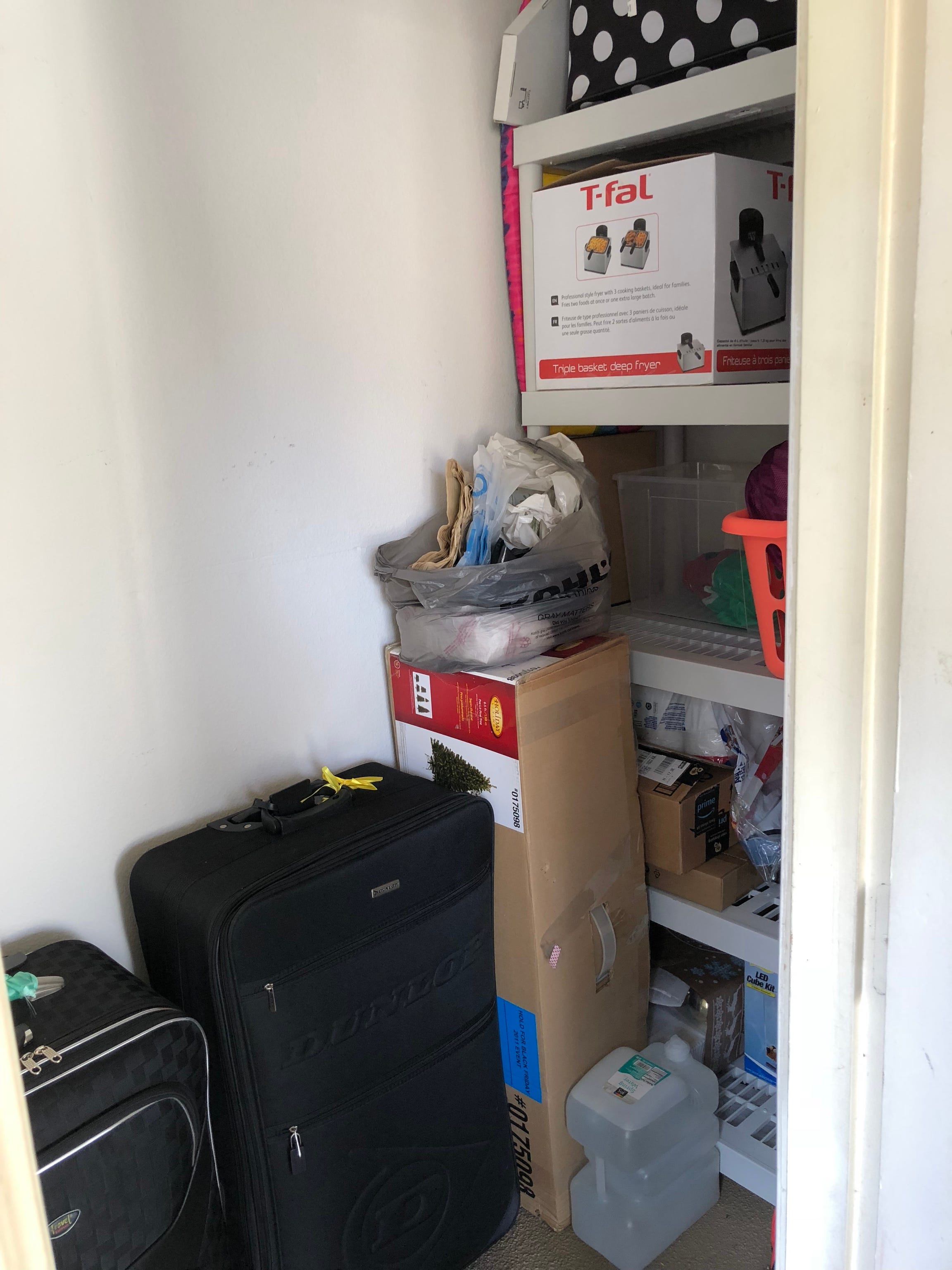 Знаете ли вы о том, что нельзя хранить ножи вповалку, да еще вместе с другими приборами? Vstroennye Shkafy I Kamorki Dlya Hraneniya V Deshevoj Amerikanskoj Kvartire By Sandra Tam Gde My Est Medium