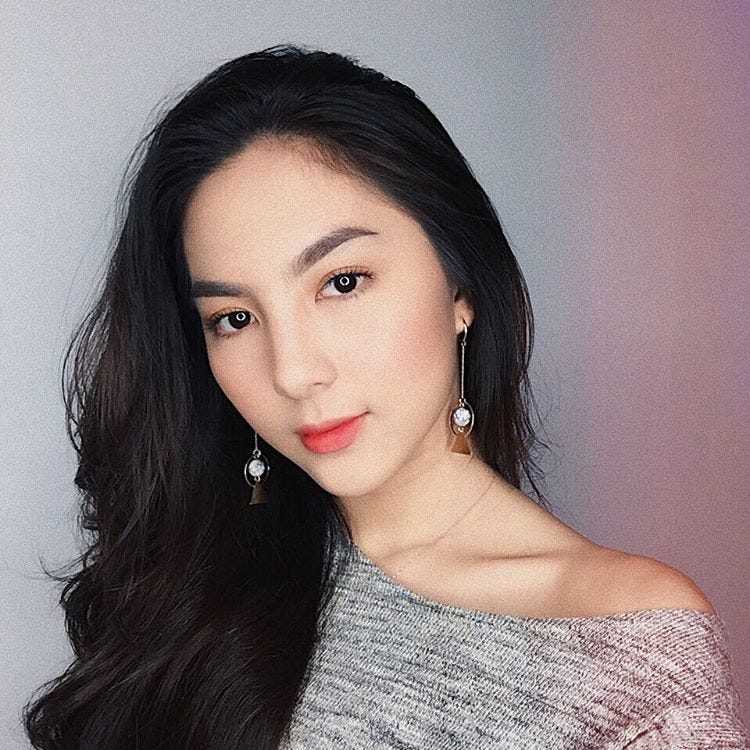 Buat Wajah Anda Lebih Tirus Dalam Sekejap Dengan Highlighter. | by You Need  Me Indonesia | Medium