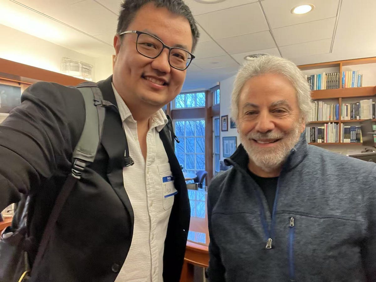 Apple Stock (AAPL) 2025 Price Prediction: Can AI Drive Shares to 0? Bull vs. Bear Debate on Hold Ratings & Growth Potential