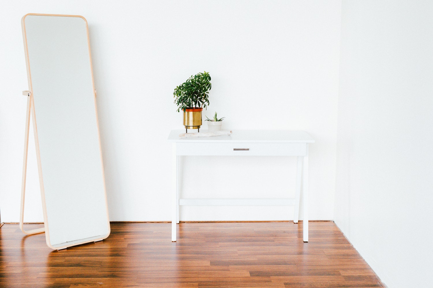 How To Repair A Mirror Backing? MirrorCoop
