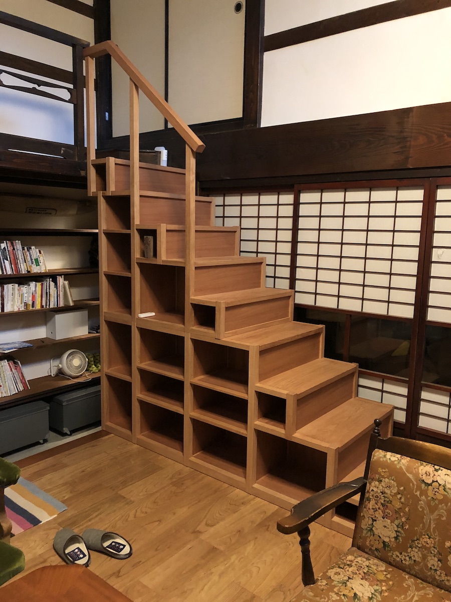 古民家への階段書棚 木工屋みしょう