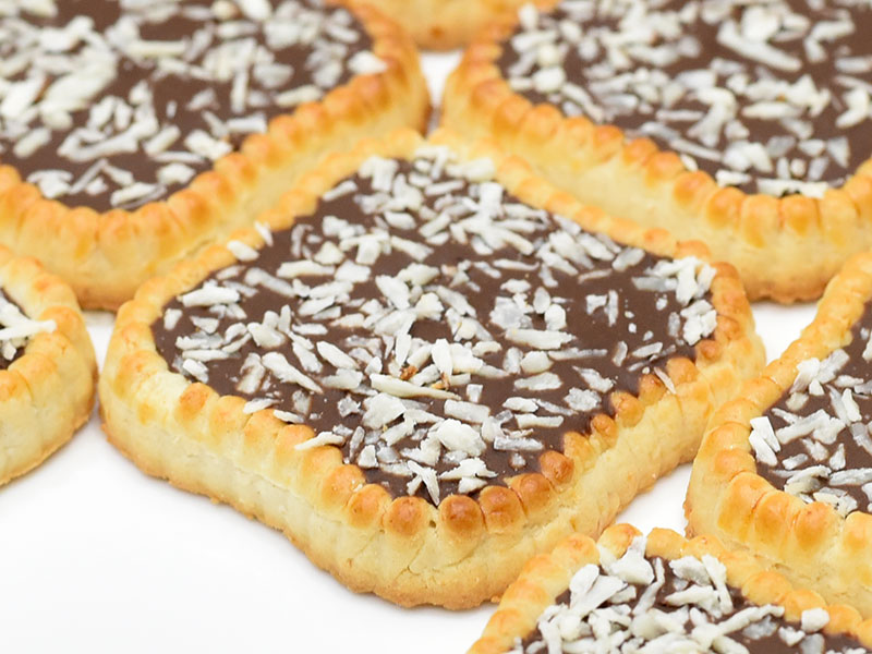 業務スーパーのチョコおやつ『タルトレット ココナッツ』は期待どおりのサクサク甘やか系