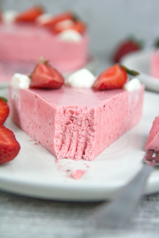 Crustless Keto NoBake Strawberry Cheesecake Recipe