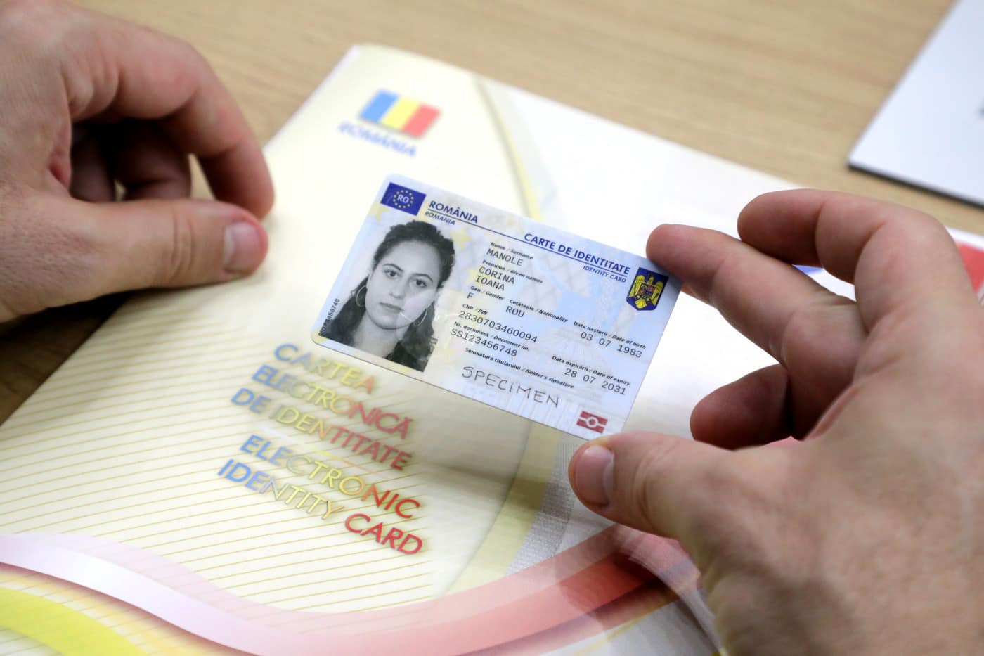 5 000 De CÄrÅ£i De Identitate ElectronicÄ Emise In Cadrul Unui Proiect Pilot Documentul Poate Fi Solicitat Èi Pentru Copii IncÄ De La Nastere Monitorul De Vrancea