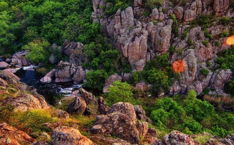 Актовский и арбузинский каньон — копия каньонов северной америки в миниатюре, и находятся они в николаевской области. Ekskursiya V Aktovskij Kanon Trikratskij Les Iz Hersona