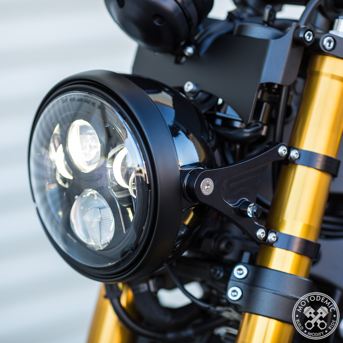 Webopedia is an online dictionary and internet search engine for information technology and computing definitions. XSR900 7 inch Headlight Conversion â¢ MOTODEMIC