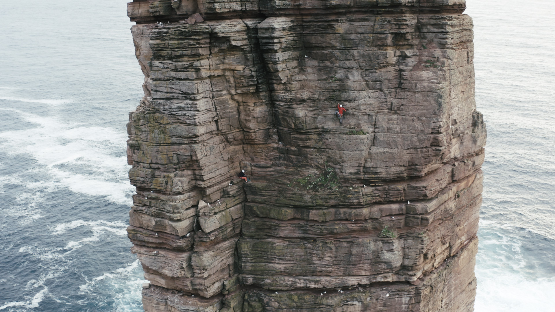 November 24, 2021 12:28 pm et · by: Blind Paraclimber Jesse Dufton Climbs The Old Man Of Hoy