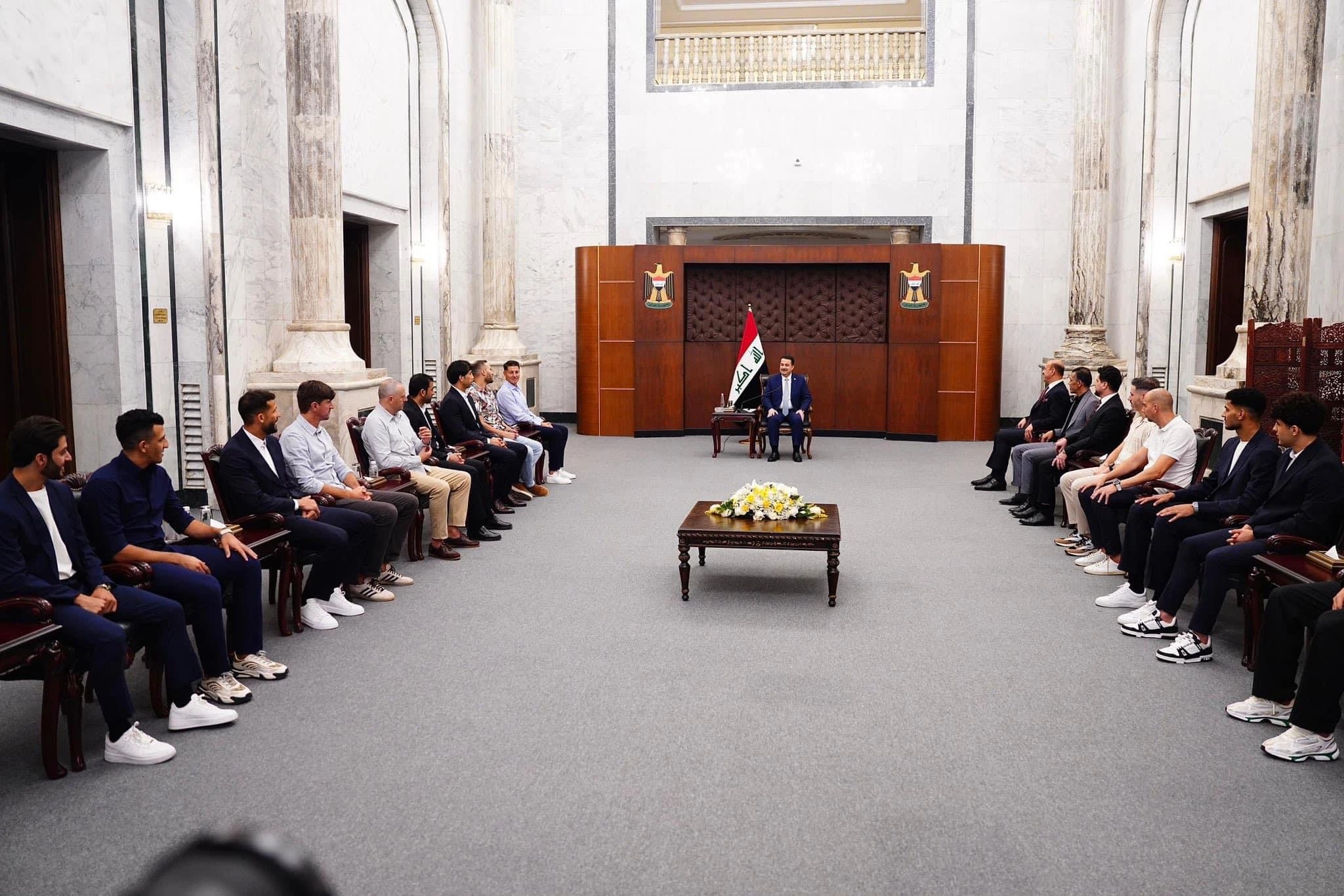 السوداني يستقبل منتخبنا الوطني: هل ستكون التصفيات على أرض العراق هي المنقذ؟ السوداني يستقبل منتخبنا الوطني: هل ستكون التصفيات على أرض العراق هي المنقذ؟