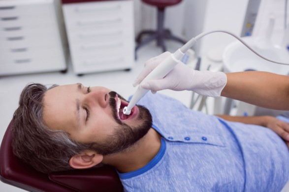 Bagaimana perawatan gigi profesional dapat meningkatkan kebersihan mulut Anda?