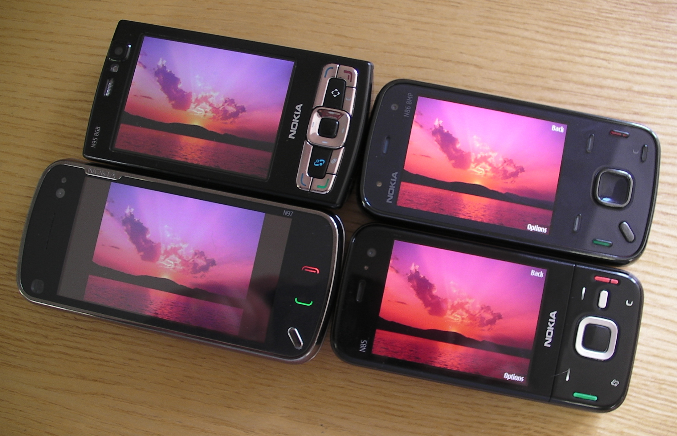 Pics Nokia N8 AMOLED vs Samsung Galaxy S Super AMOLED My Nokia Blog