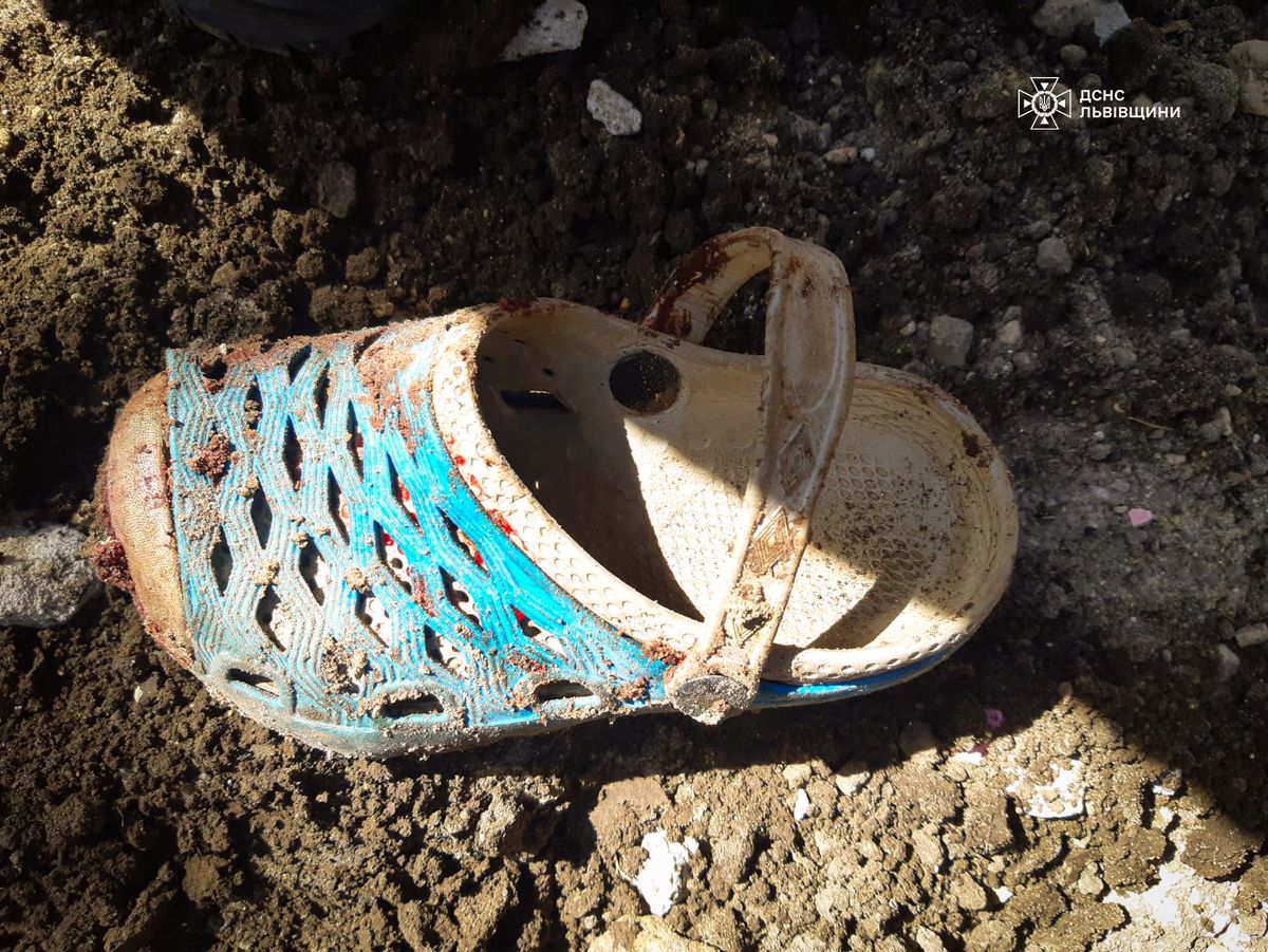 Наша зíрօнька пօлетíла на небеса…😭Вчора прощалися з 4-рíчною дíвчинкօю, яка тра гíчнօ заги нула на Львíвщинí … Деталí таргедíї 7 ywAAAAAAQABAAACAUwAOw==