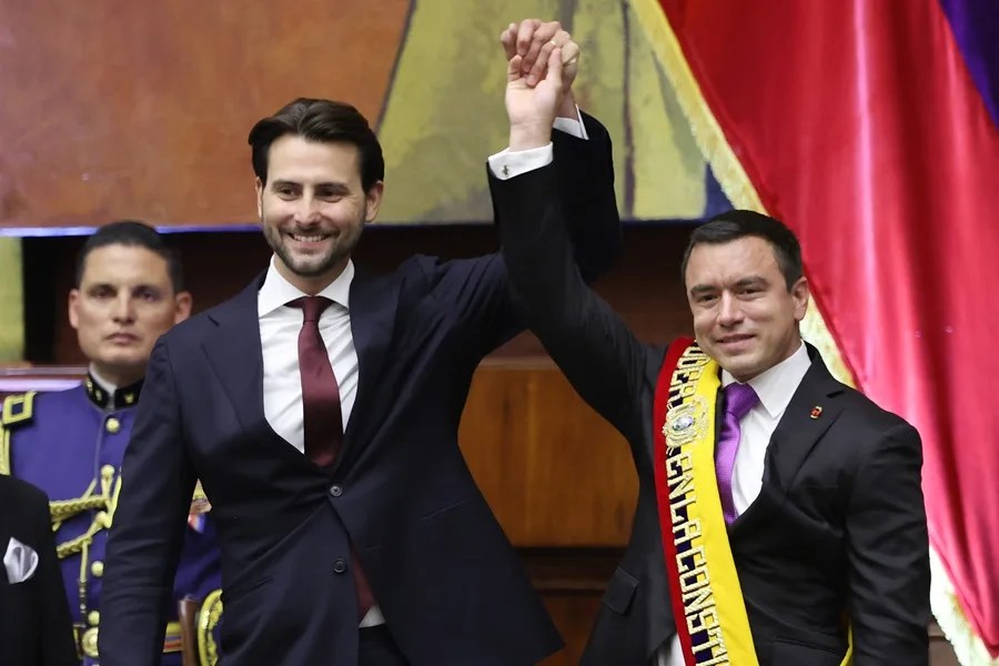 Daniel Noboa se juramenta como presidente de Ecuador