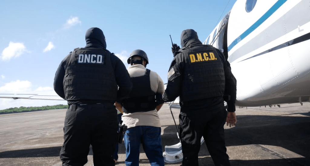 Abinader autoriza la extradición de dos dominicanos a EE.UU.