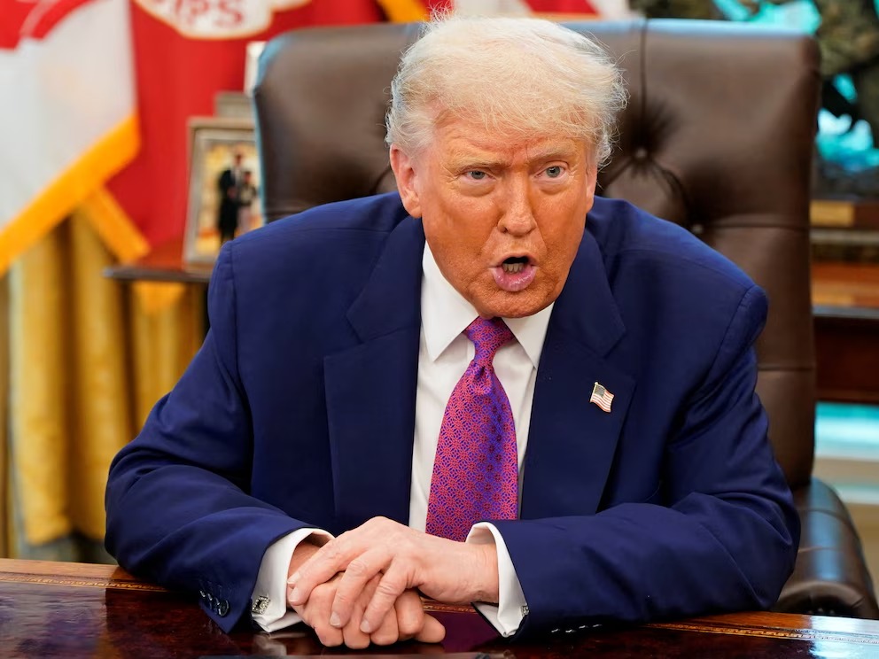 Trump pide terminar con créditos fiscales verdes y los califica de «estafa»