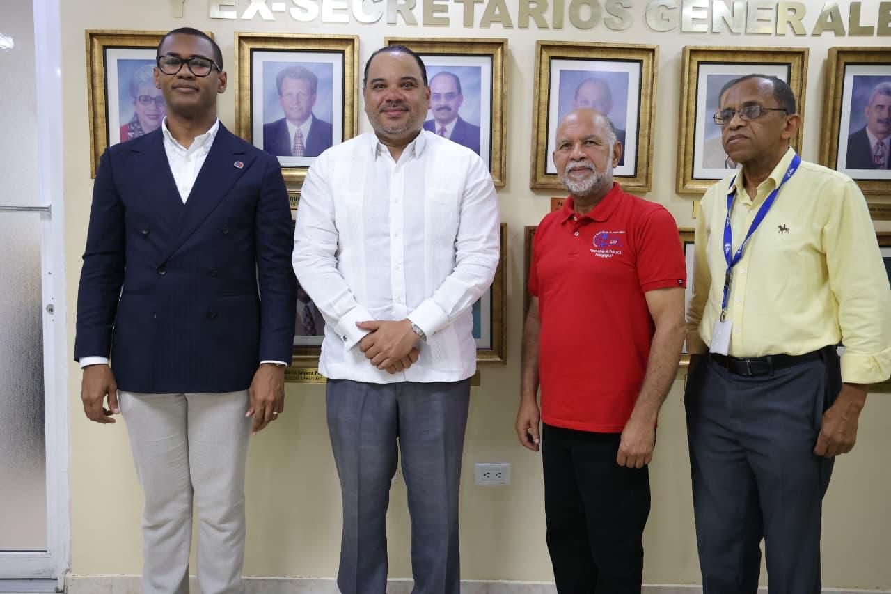 ADP expone al Defensor del Pueblo las precarias condiciones para del año escolar 2025–2026