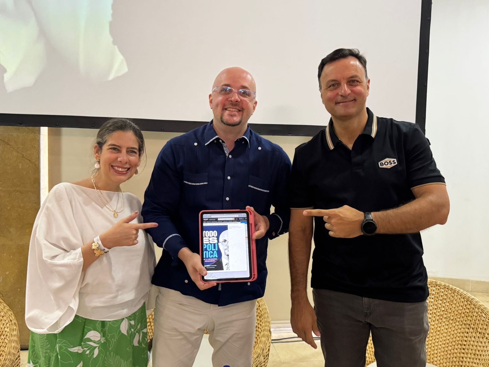 Consejero Raniero Cassoni presenta en la Cumbre de Cartagena su compendio “Todo es política”
