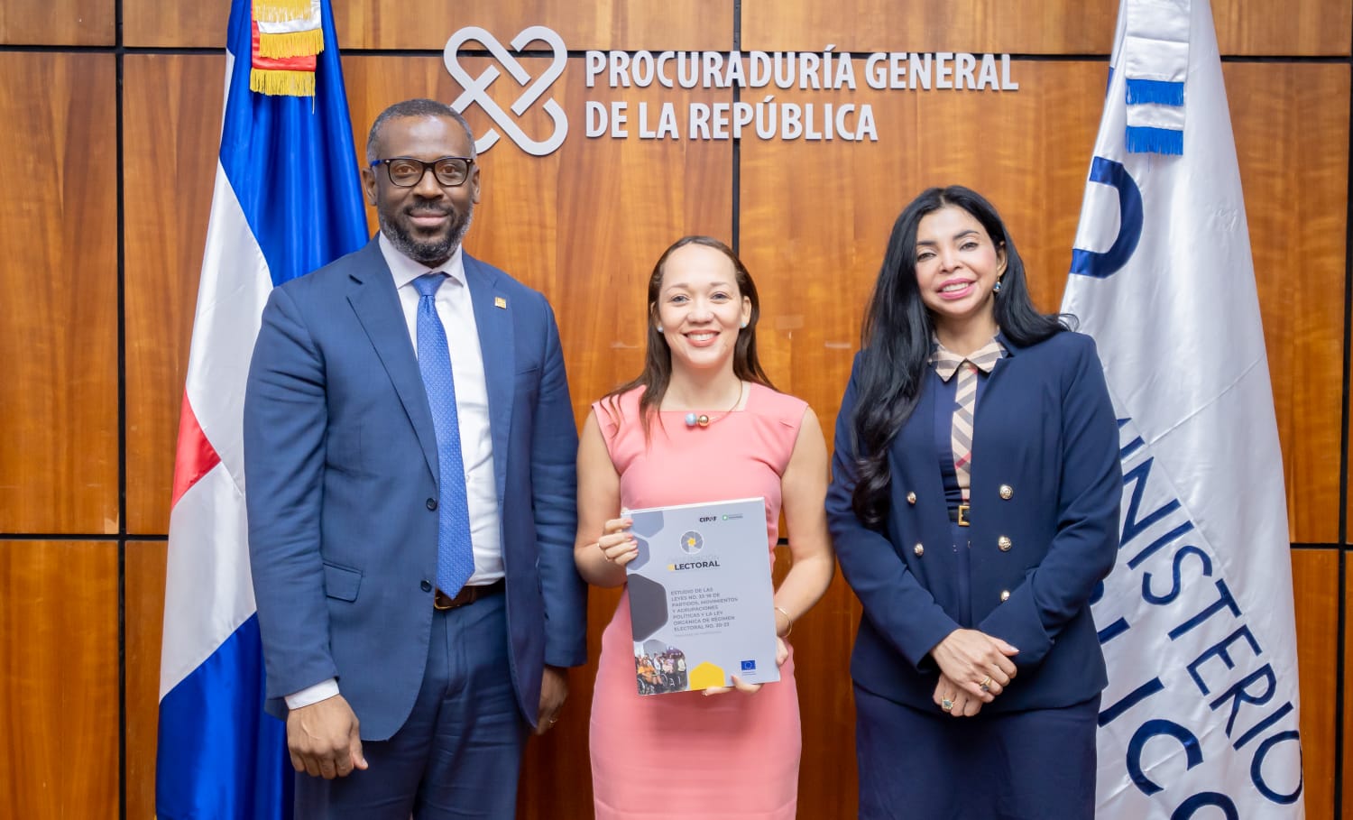 Yeni Berenice Reynoso refuerza lucha contra la corrupción y ardor a vigilancia ciudadana