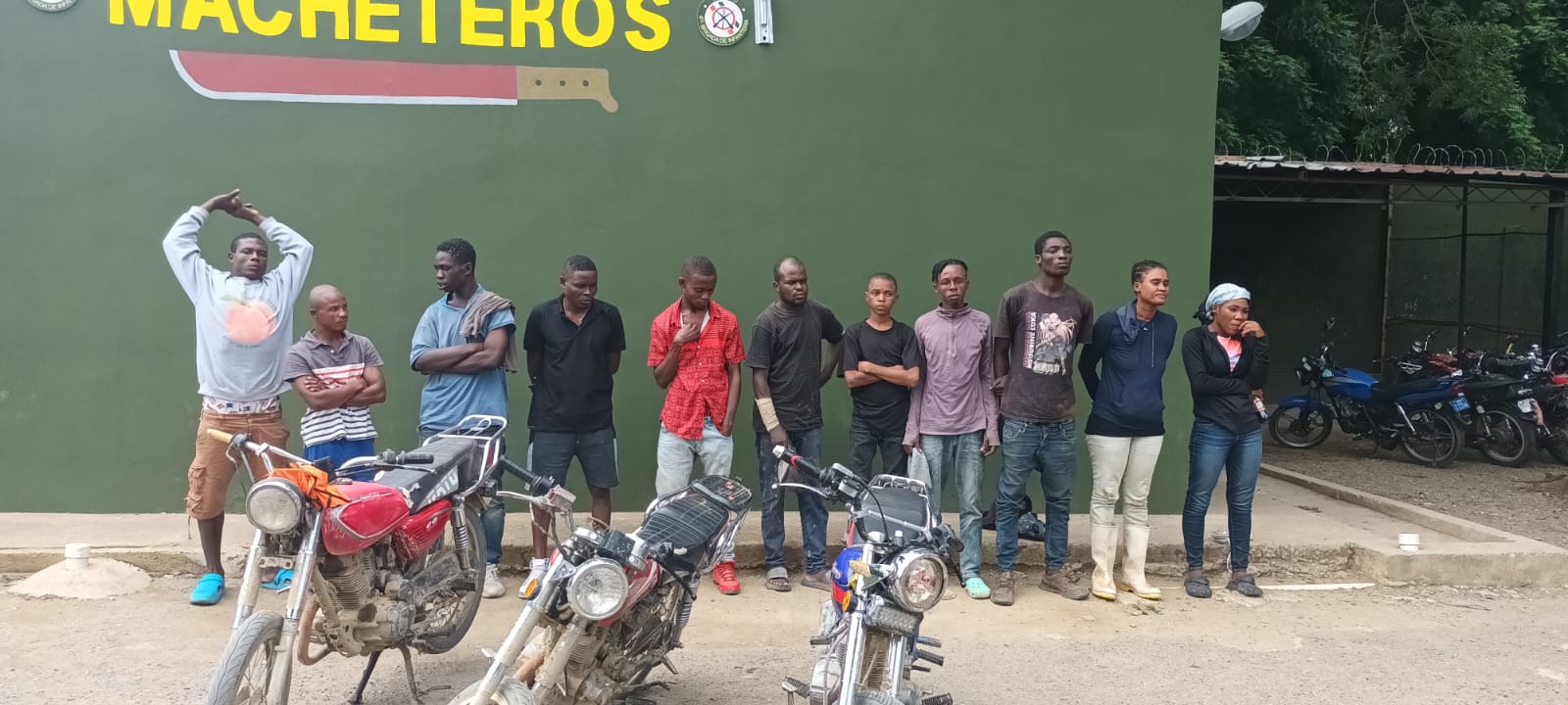 El Ejército sorprende a 11 indocumentados y ocupa tres motocicletas en Mao