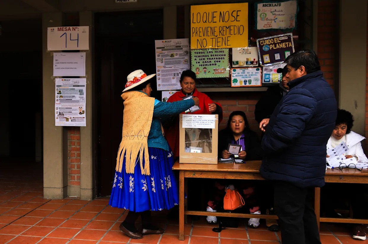 Bolivia cierra mesas electorales y comienza cómputo en histórica segunda revés presidencial Bolivia cierra mesas electorales y comienza cómputo en histórica segunda revés presidencial